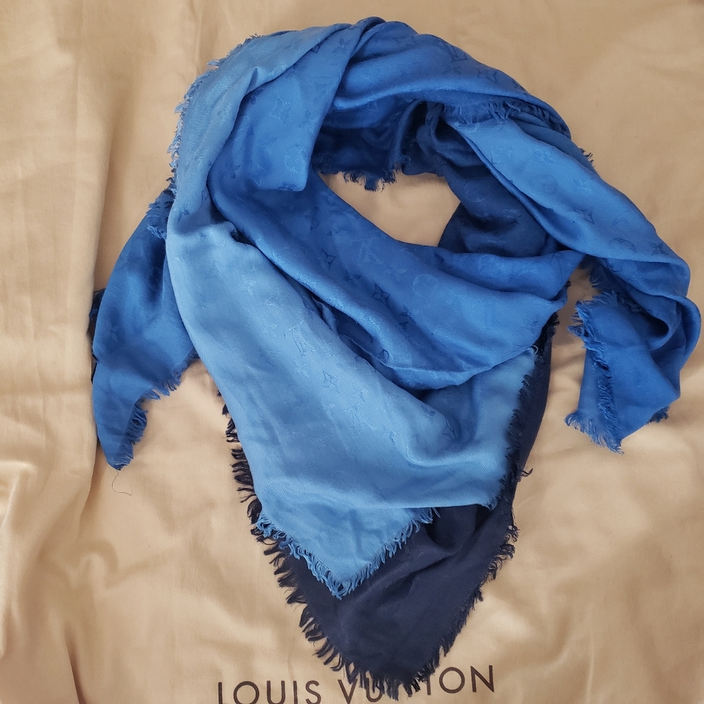 Limited Time Listing Authentic Louis Vuitton Classic Shawl Blue Ombre - Picture 1 of 9